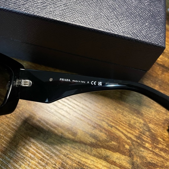 Prada Cat Eye Logo Sunglasses - Authentic - Picture 5 of 11